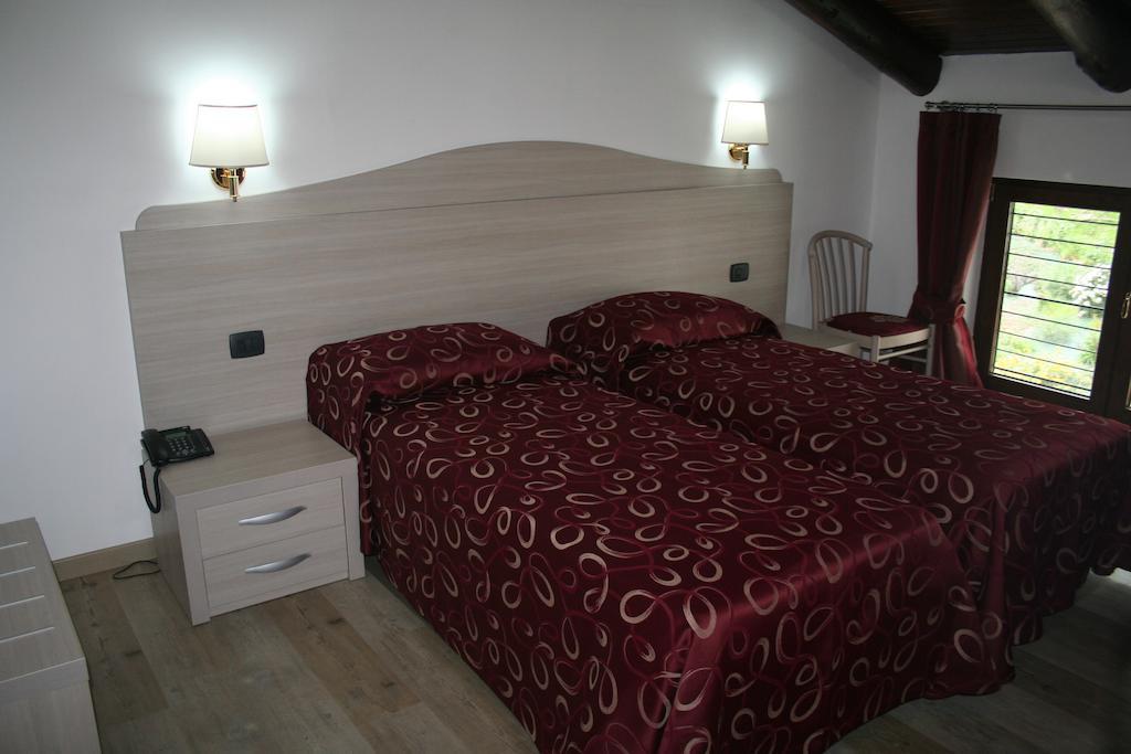 Agriturismo Cascina Del Vai Cairo Montenotte Ruang foto